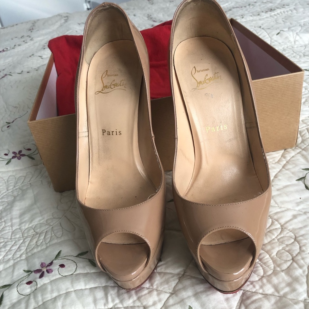 Shoes - Picture 5 of 8